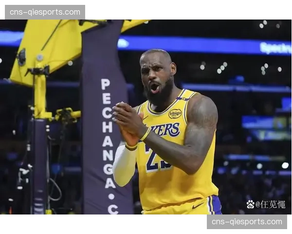 詹姆斯手部伤势：湖人季后赛前景蒙上阴影