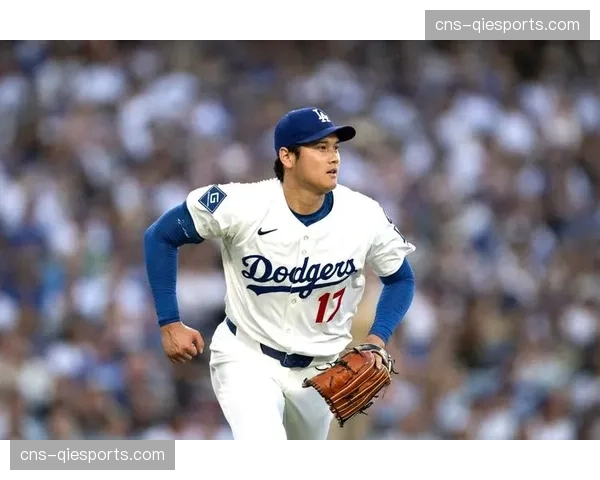 MLB开幕战因雨延迟，大谷翔平在球员通道为小球迷签名合影