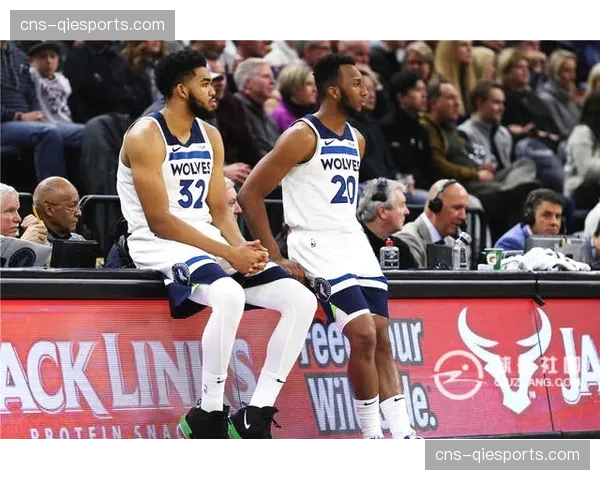 联盟动态：裁判报告显示，本月关于发球阶段无球掩护的误判率有所下降。