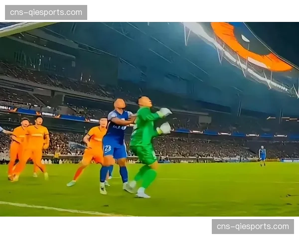 VAR再次成为主角,判定朗斯球员在越位位置干扰门将,进球无效 VAR再次成为主角,判定朗斯球员在越位位置干扰门将,进球无效